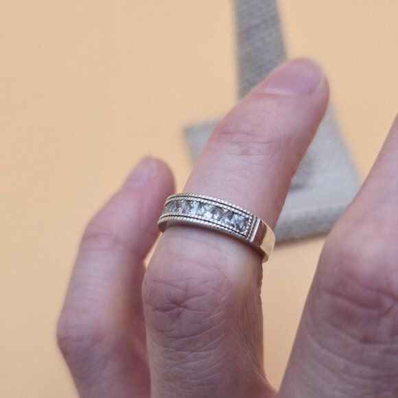 Size 5 Sterling Silver Beautiful Channel Cubic Zirconia Gems Ring A5017 - Picture 5 of 9